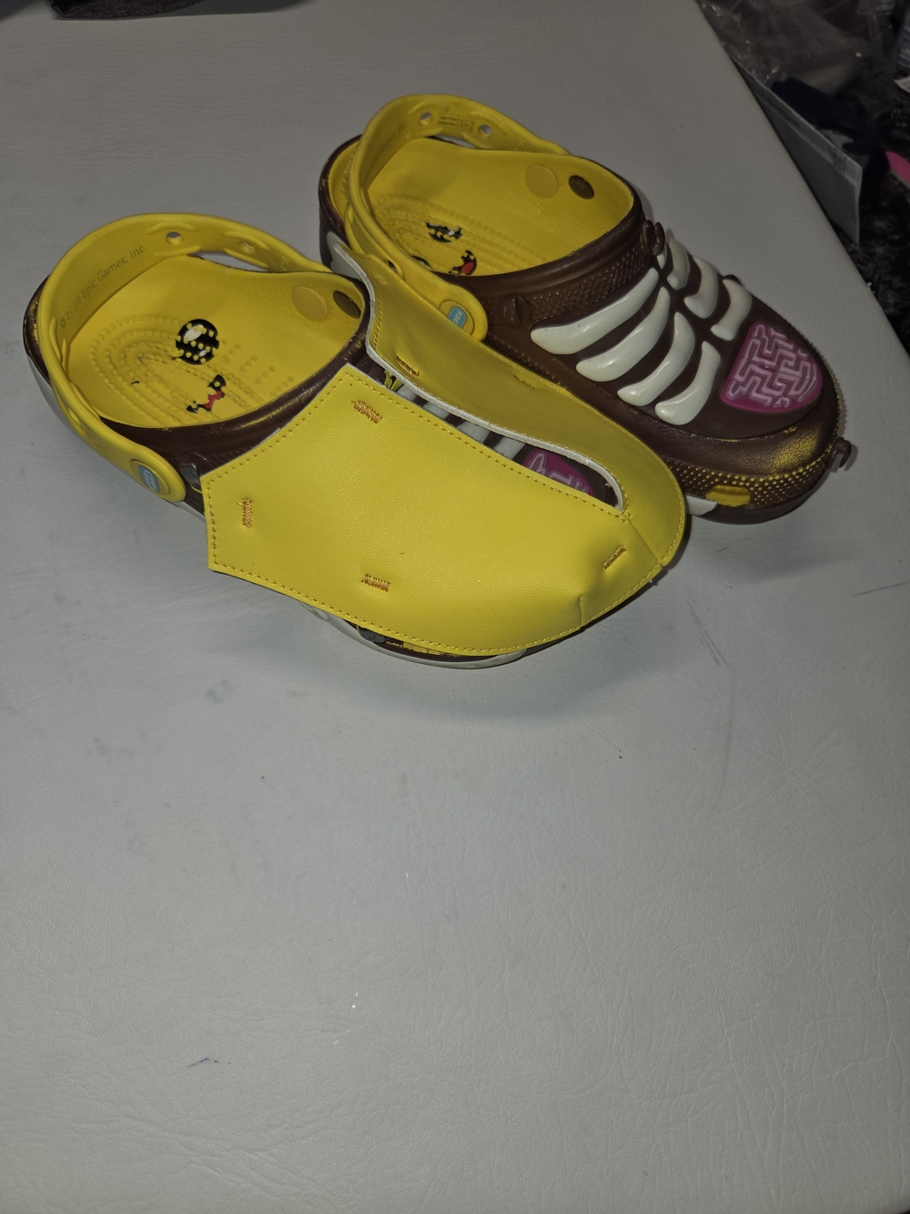 Crocs Fortnite x Classic Clog Peely 210496-7C1 Size 4 MENS 6 Womens EUC